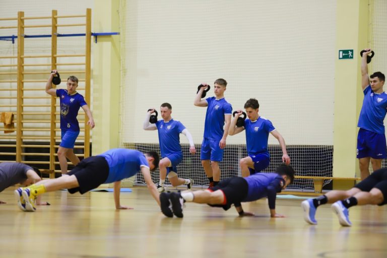 Seniorzy trenują przed startem rundy [foto]